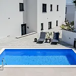 Guest house Lena 5*